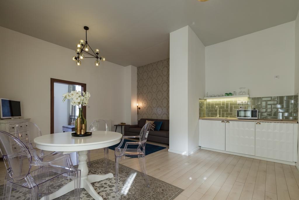 Baross Boutique Apartman Gyor Exterior photo